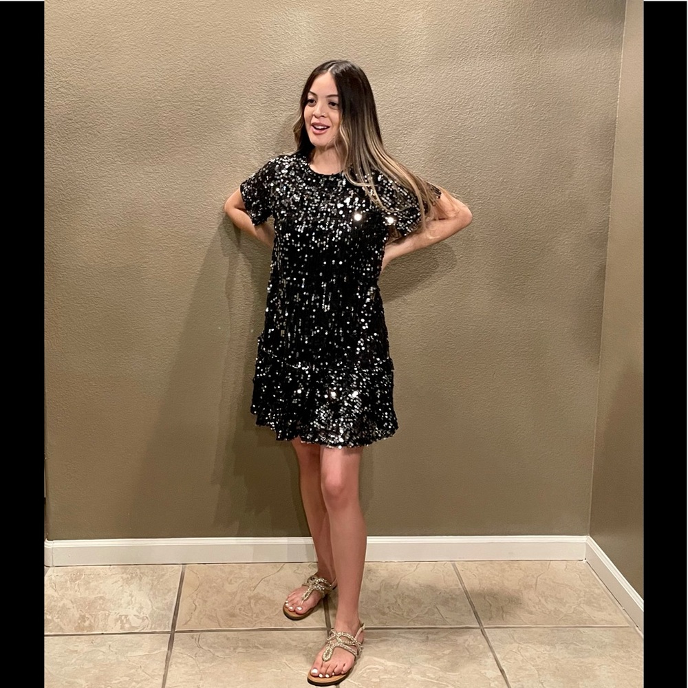 Mellō Day Black, Sequined Dress, w/ Lining NWT!!